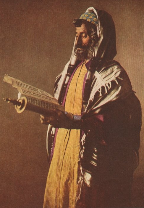 yemenite jews. Yemenite Jew wearing Teffilin